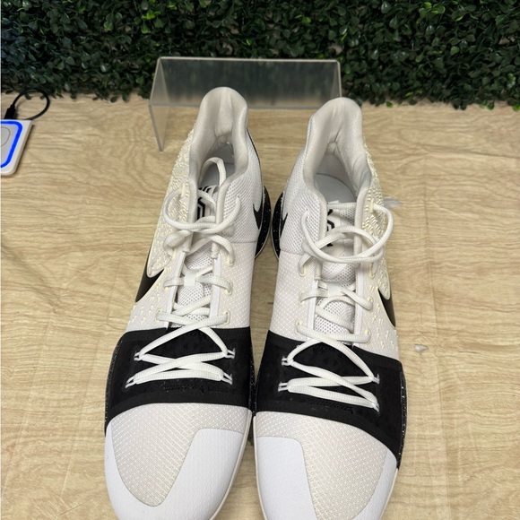 Nike Kyrie 3 Cookies And Cream - M18 - Picture 4 of 8